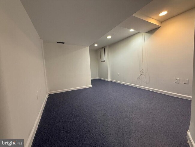 Building Photo - 6134 Marglenn Ave
