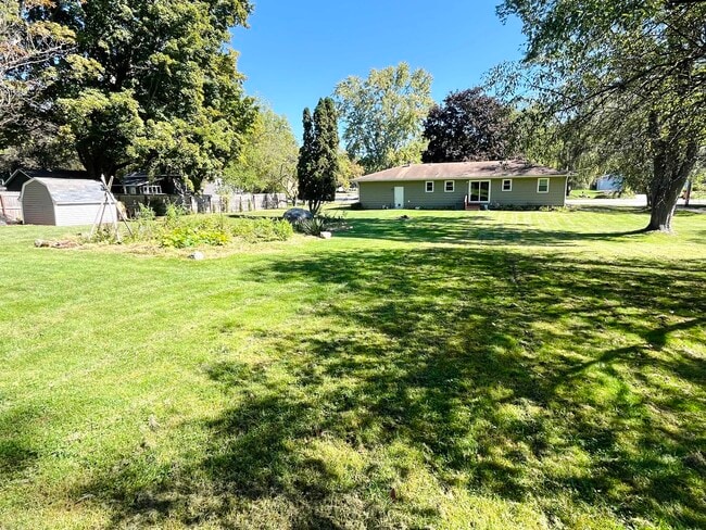 Building Photo - 275 Oak St