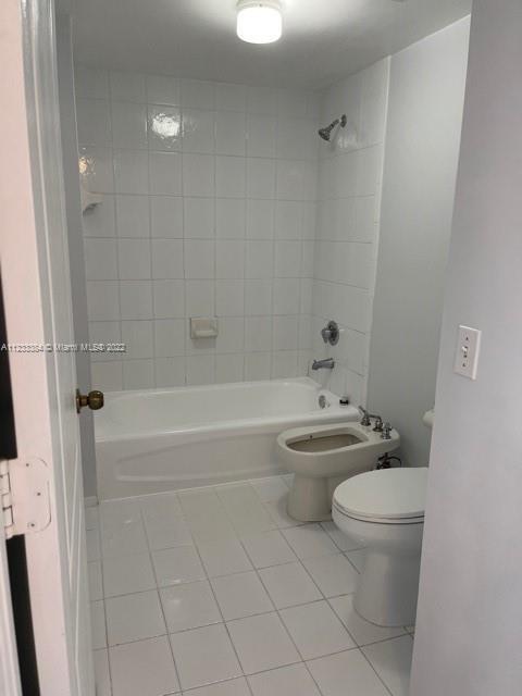 Building Photo - 9340 Fontainebleau Blvd