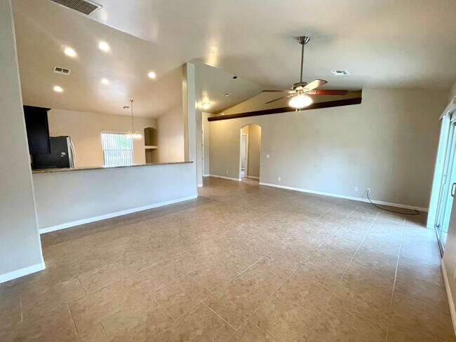 Building Photo - Beautiful 3 Bedroom Home in Hualapai Shadows! *HOME IS CURRENTLY OCCUPIED, PLEASE DO NOT DISTURB ...