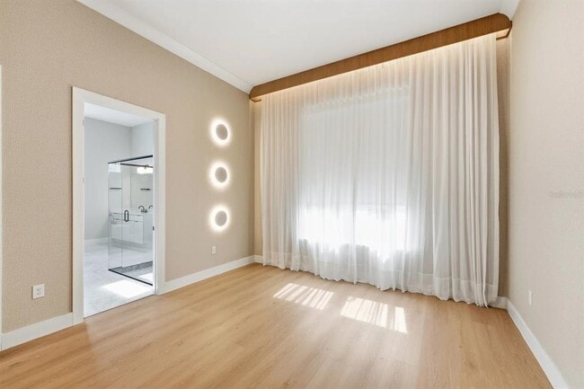 Building Photo - 16004 Pendio Dr