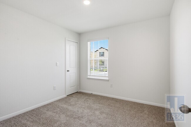 Building Photo - 1832 Buntline Hitch Dr