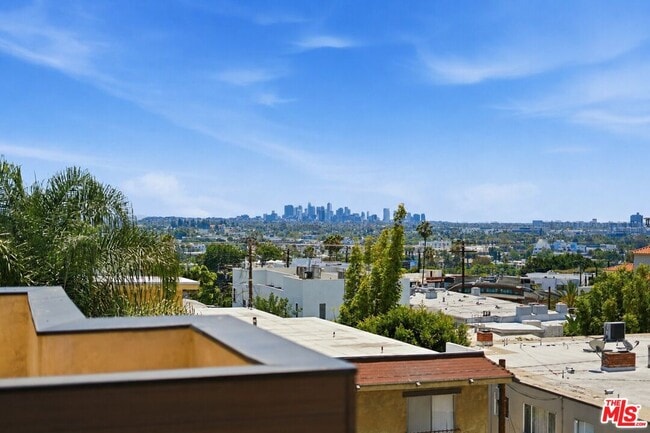 Building Photo - 917 Hilldale Ave