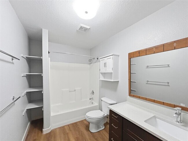 Building Photo - 5700 Glen Meadow Dr