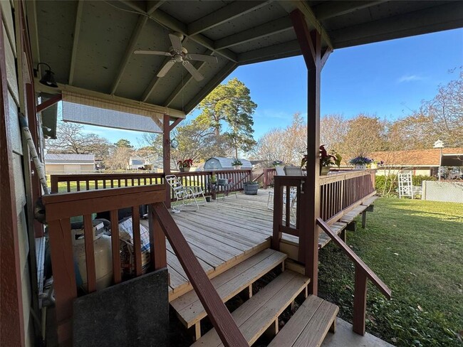 Building Photo - 883 Commodore Dr
