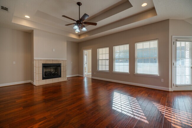 Building Photo - 59 Forest St NE