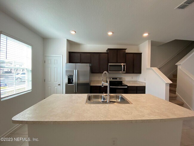 Building Photo - 8313 Zenith Cir