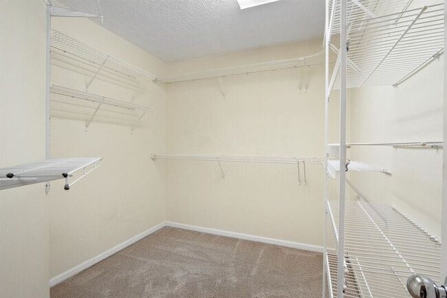 Building Photo - 806 N Knudson St