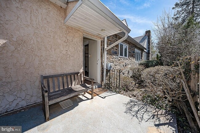 Building Photo - 1457 Manoa Rd