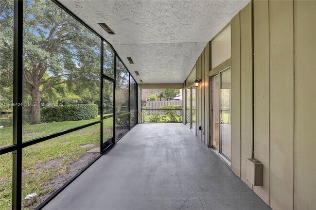 Building Photo - 618 Woodgate Cir