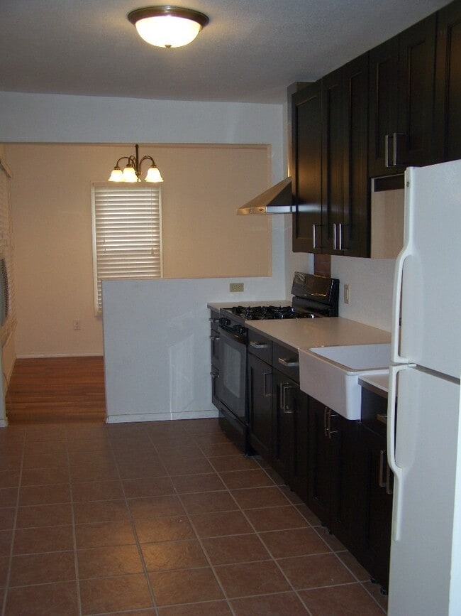 Building Photo - Cute 2 Bd / 1 Ba Home - A must see!