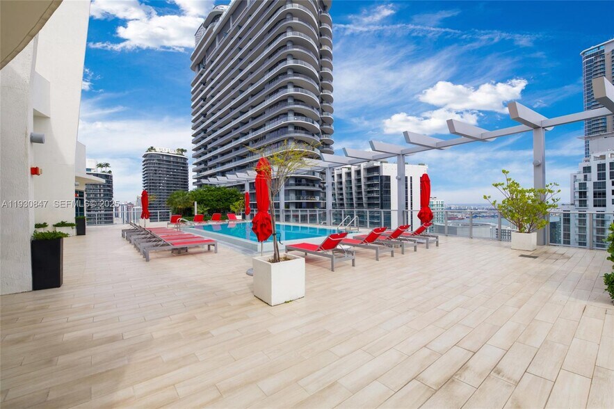 Building Photo - 1100 S Miami Ave