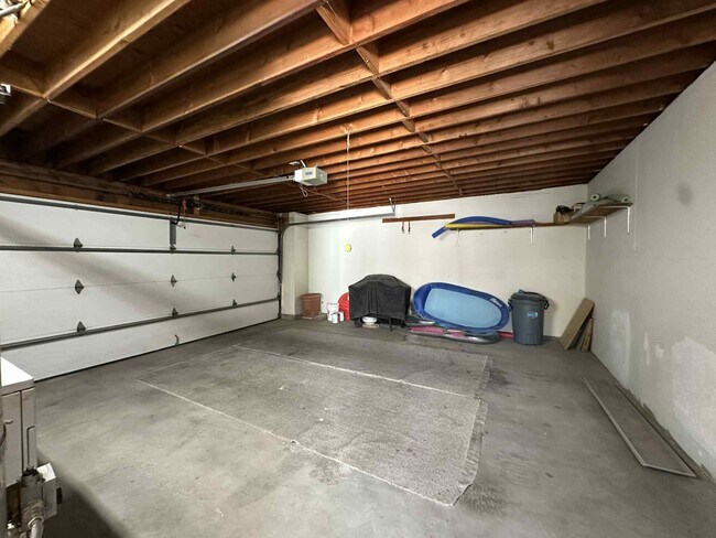 Building Photo - 2350 E Miramonte Cir