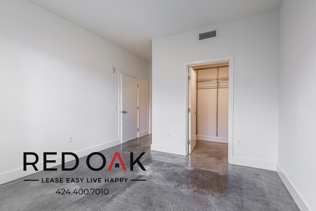 Building Photo - 5727 La Mirada Ave