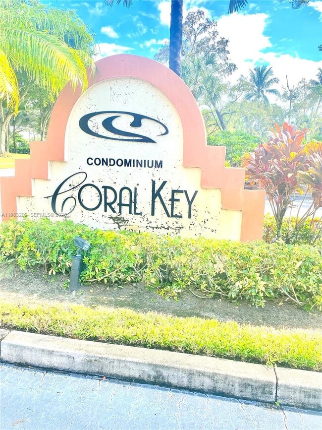 Building Photo - 3310 Pinewalk Dr N