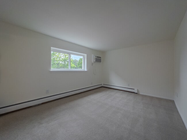 2 Bedroom Apartment | Baltimore Building - Folcroft Gardens Apartments