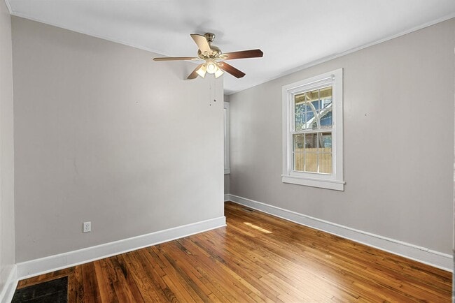 Building Photo - 43 1/2 Ash St NE