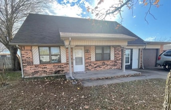 Building Photo - 904 NW 9th St
