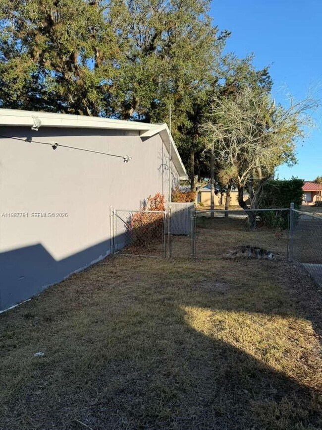 Building Photo - 4030 School Cir