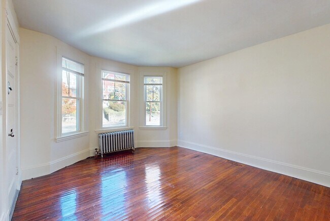 Building Photo - 539 Mt Auburn St