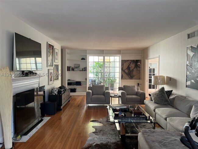 Building Photo - 2805 Segovia St