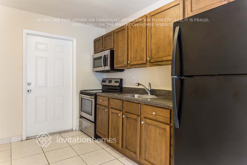 Building Photo - 1513 NE 27th Ct