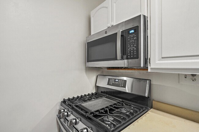 Building Photo - 4114 Davis Pl NW