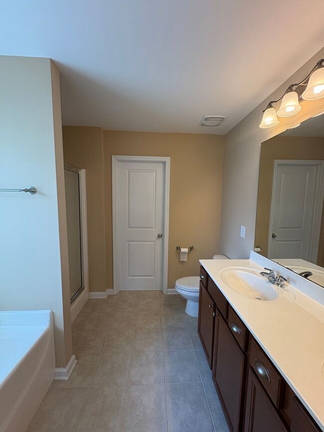 Building Photo - Gorgeous Sanford Home with Fenced Yard