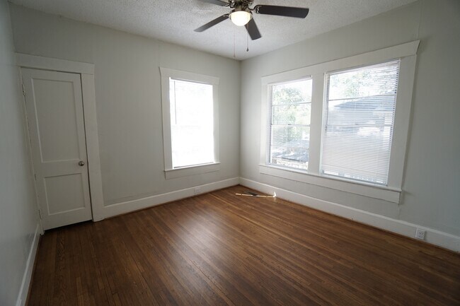 Building Photo - 1906 15th Ct N