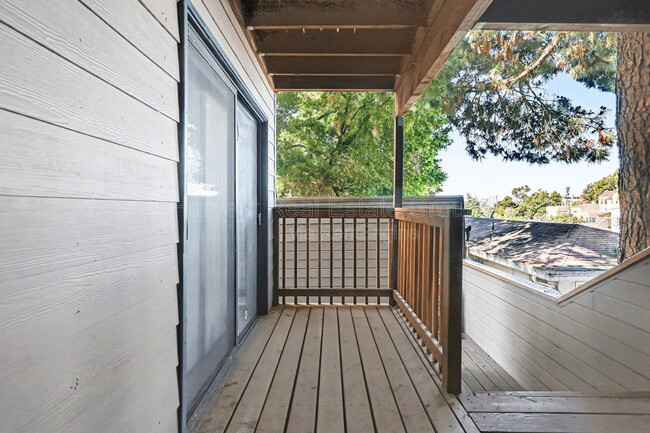 Building Photo - 815 E 28th St