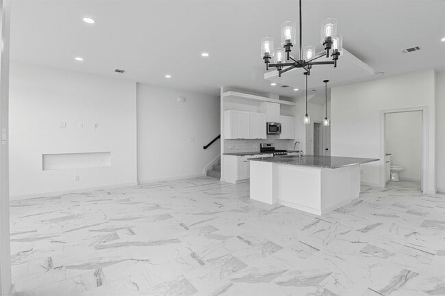 Building Photo - 2927 El Fenice Ln