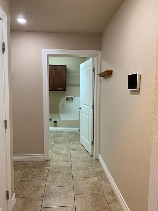 Building Photo - 116 Mariposa Dr