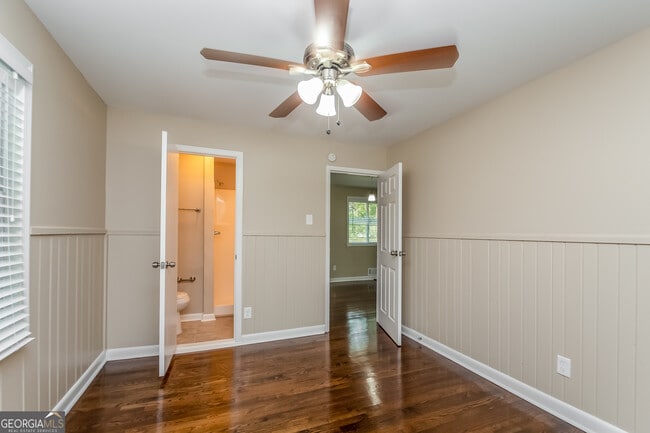 Building Photo - 742 King Rd