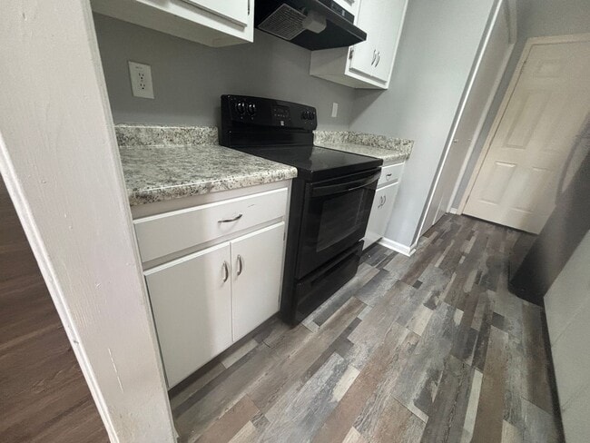 Building Photo - 5756 Crievewood Dr