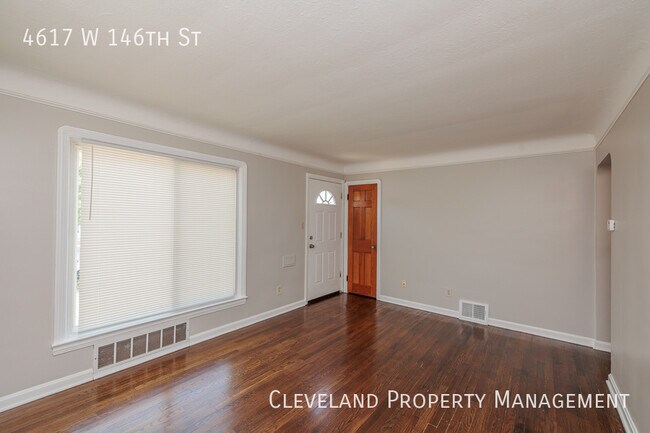 Building Photo - Beautifully Renovated Bungalow