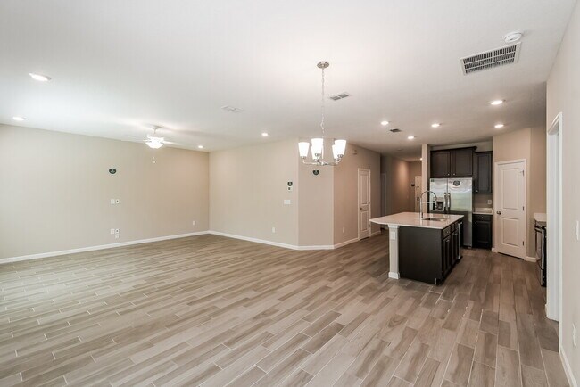 Building Photo - 2570 Laylas Wy