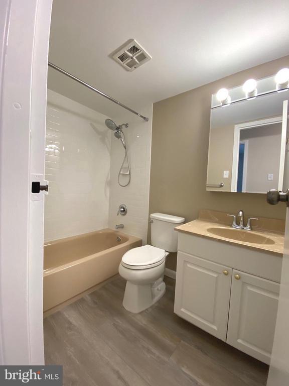 Building Photo - 4000 Gypsy Ln