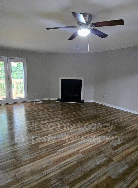 Building Photo - 917 S Indian Creek Dr