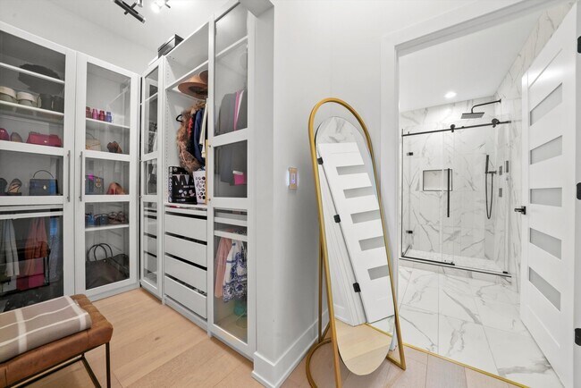 Building Photo - 450 Village Center Dr