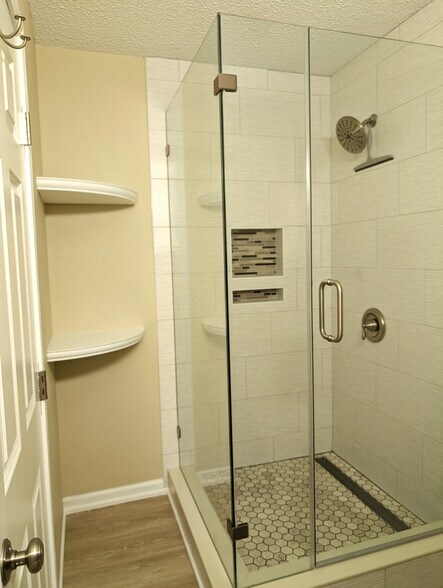 Bath #1 - 500 E Riverside Dr