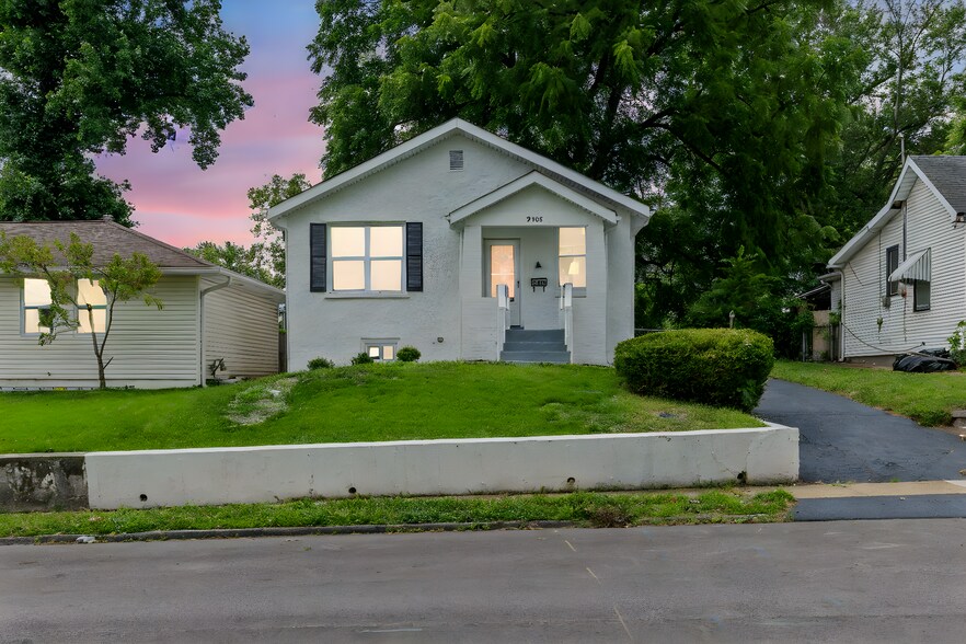 Don't miss this gem! - 9408 Echo Ln