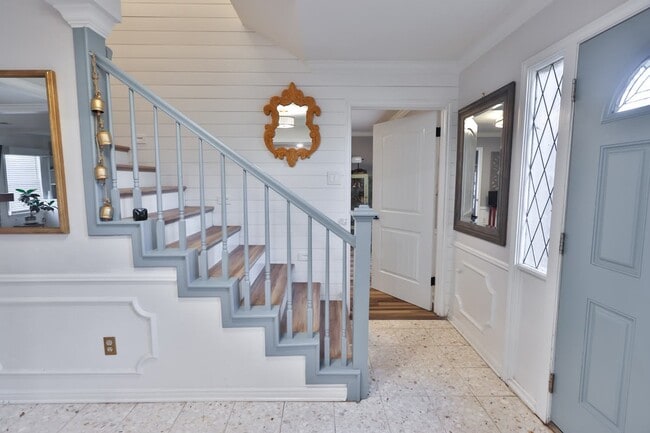 Building Photo - 16322 Southampton Dr