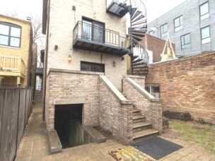 Building Photo - 1745 W Cornelia Ave