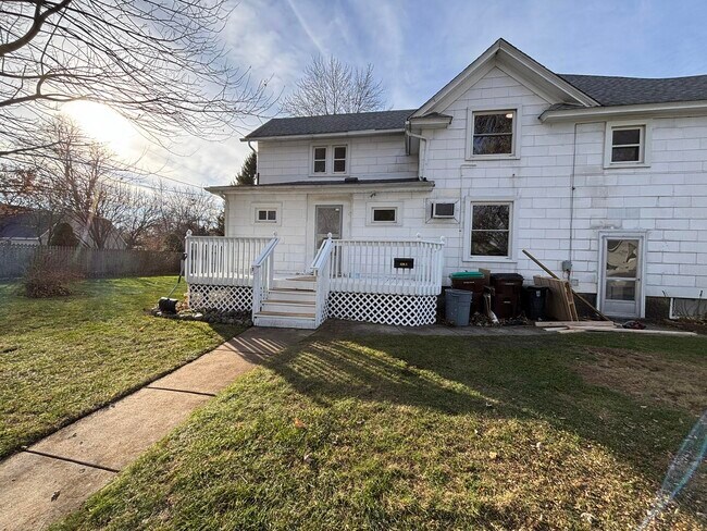 Building Photo - 428 Ideal St