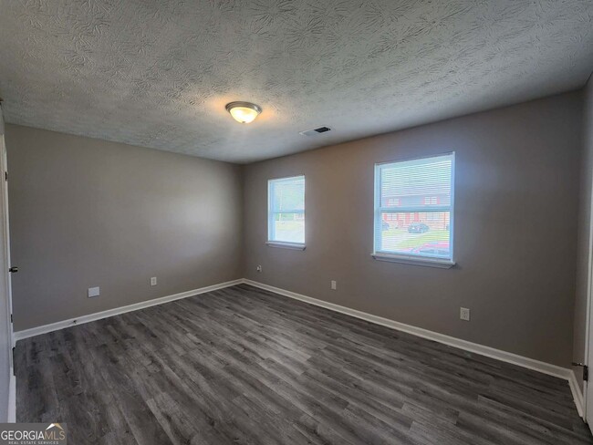 Building Photo - 1653 Pinedale Cir NW