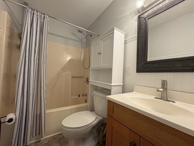 Building Photo - 241 Branford Rd