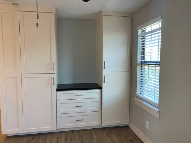 Building Photo - 1210 Avenue M