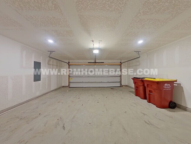 Building Photo - Spacious 5-Bedroom Home in Shoal River Community with Modern Features and Community Pool Access!