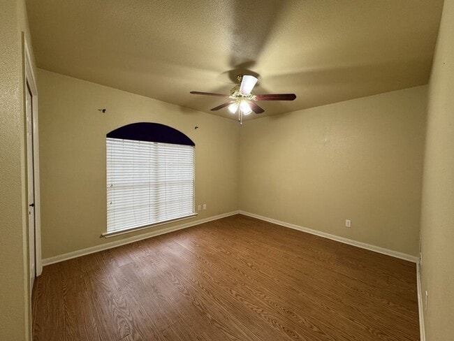 Building Photo - Eagle Creek Subdivision