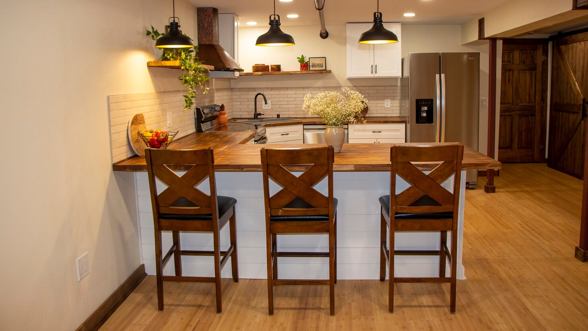 Building Photo - 423 W 1st Ave